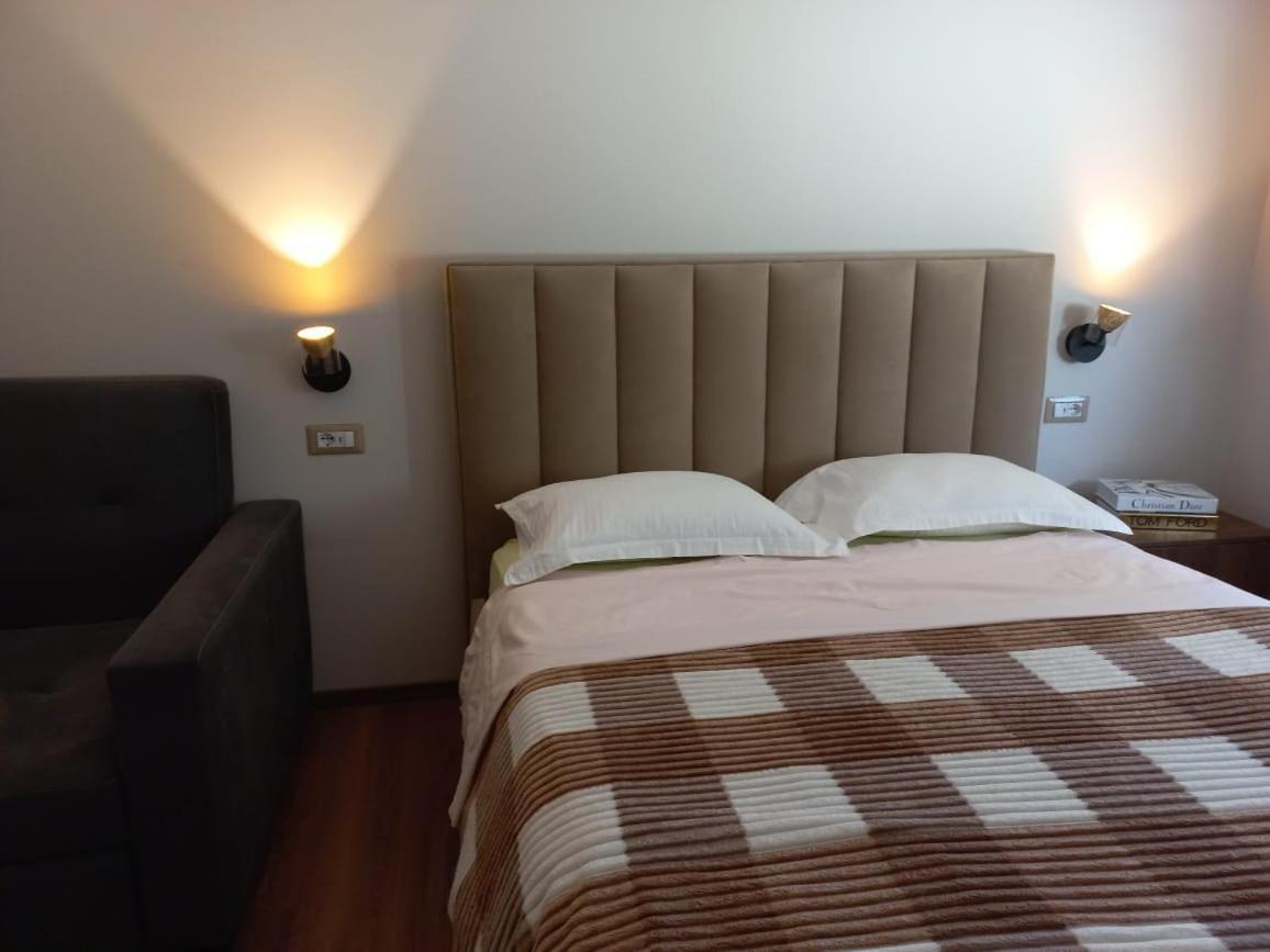 Penthouse Rooms & Aparts Tirana Exterior photo
